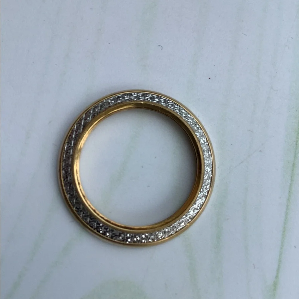 Gucci gold/ silver “ Diamond cut” bezel ⭐️